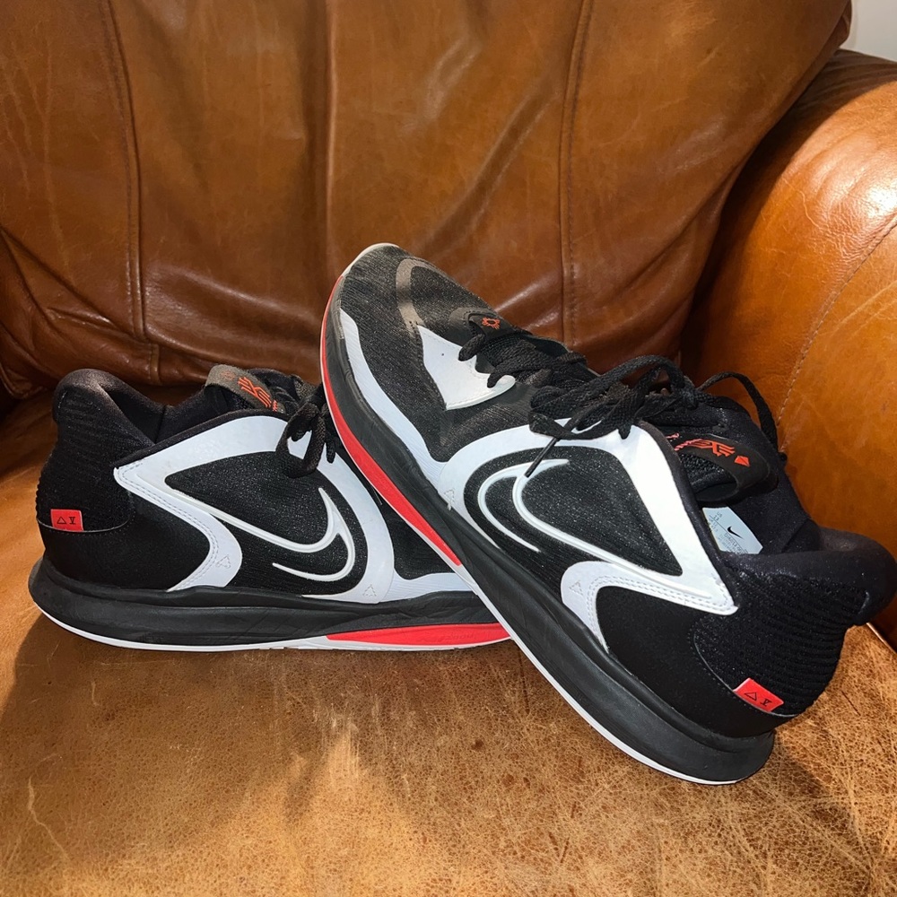 Kyrie Low 5’s by Nike